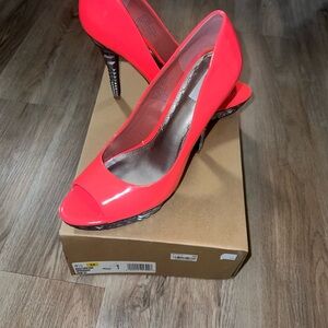 RACHEL Rachel Roy Orange and Pink Heels Classic Pointed Toe